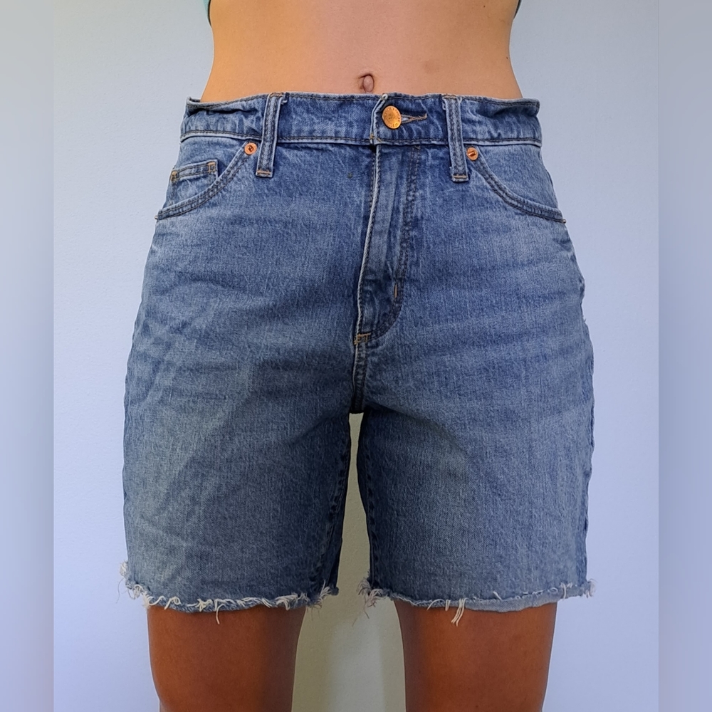 Universal Thread medium wash jean shorts